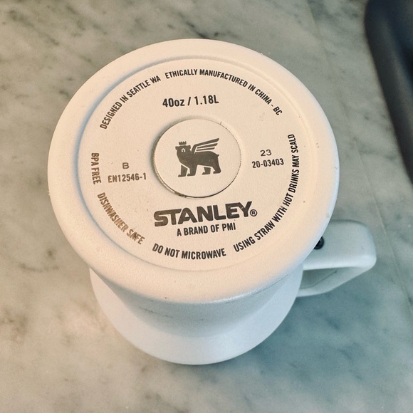 Stanley Quencher H2.0 Tumbler with Handle & Straw 40 oz | Cream - Picture 3 of 4